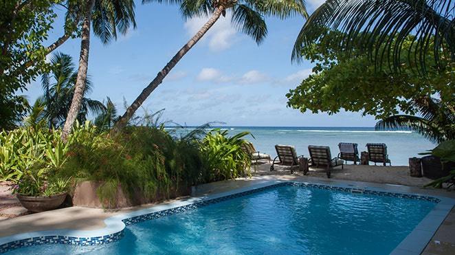 le repaire hotel pool views