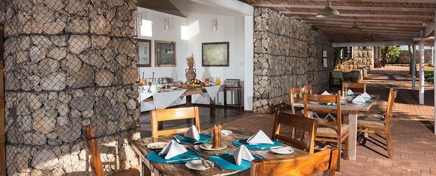 ongava game reserve lodge dining lunch