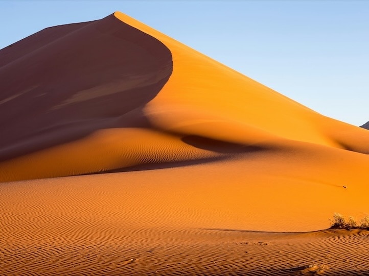 2025/namibia orange sand dune in sossusvlei